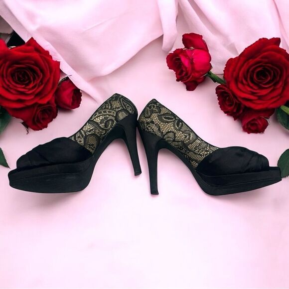 Cathy Jean Black Stilettos, High Heels with Bow & Lacey Accents l 6.5 l VGUC - Picture 13 of 13